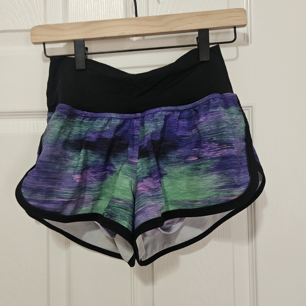 Lululemon Rio Nights Shorts 4 - Picture 2 of 5